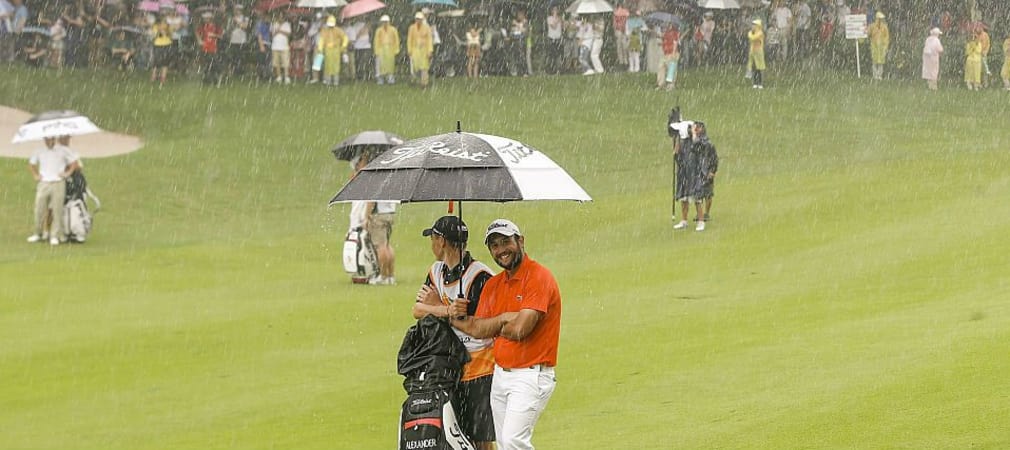 Wieder mal Regenwetter: Bei der Shenzhen International bleiben die die Pros auch am Finaltag im Regen stehen. (Foto: Getty)