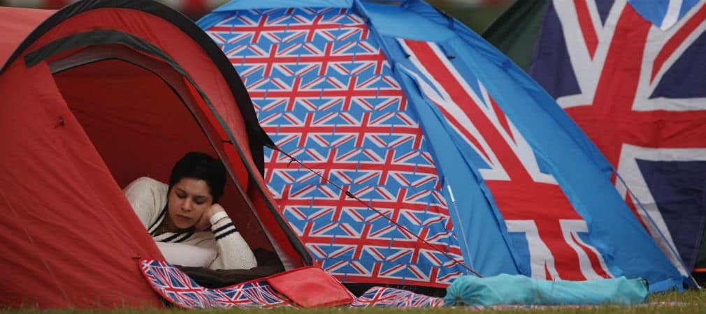 Ein Schlafplatz mit Blick auf den Sternenhimmel bei der British Open. (Foto: Getty)