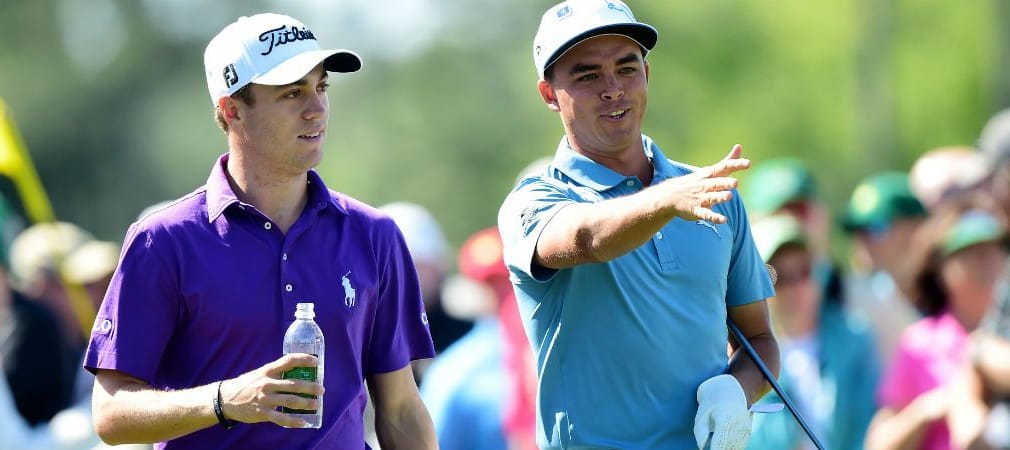 Rickie Fowler wieder mit seinem Kumpel vereint. Zusammen mit Justin Thomas teet er bei der Quicken Loans National ab. (Foto: Getty)