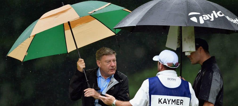 Martin Kaymer und sein Caddy kamen am Moving Day der PGA Championship nicht über das Einschlagen hinaus. Die Runde wurde noch vor Kaymers Start unter- und später abgebrochen. (Foto: Getty)
