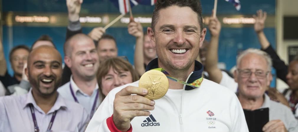 Justin Rose feiert den Gewinn der Goldmedaille beim ersten Olympischen Golfturnier seit 112 Jahren.