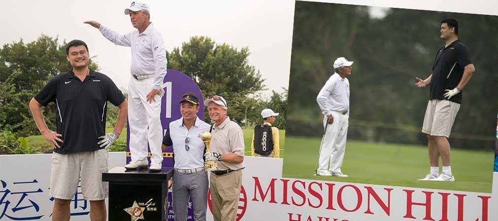 Gegenüber Yao Ming wirkt sogar einer der größten Golfer der Welt ganz winzig. (Fotos: Getty)