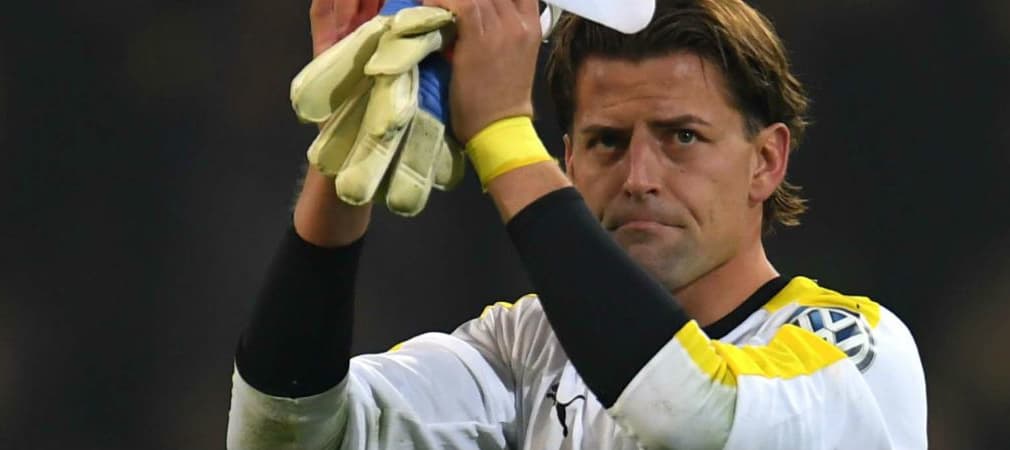 Von der großen zur kleinen Kugel: Roman Weidenfeller schwingt wie viele seiner Kollegen den Schläger - wenn auch nur sporadisch. (Foto: Getty)