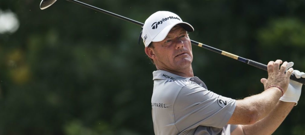 Alex Cejka kam vor der überraschend einbrechenden Nacht bei der Shriners Hospitals for Children Open ins Clubhaus. (Foto: Getty)