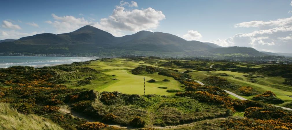 Der Royal County Down Golf Club in Nordirland ist von