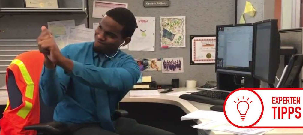 Ob Im Büro oder zu Hause, überall läasst sich Golftraining in den Alltag integrieren. (Foto: Screenshot Youtube.com)