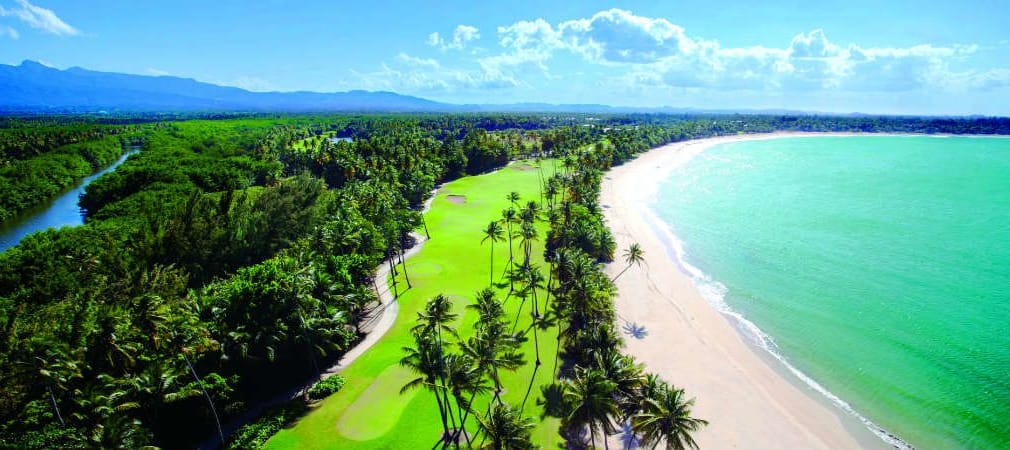 Golf in Puerto Rico ist häufig mit spektakulären Panoramaausblicken auf die Karibische See verknüpft.