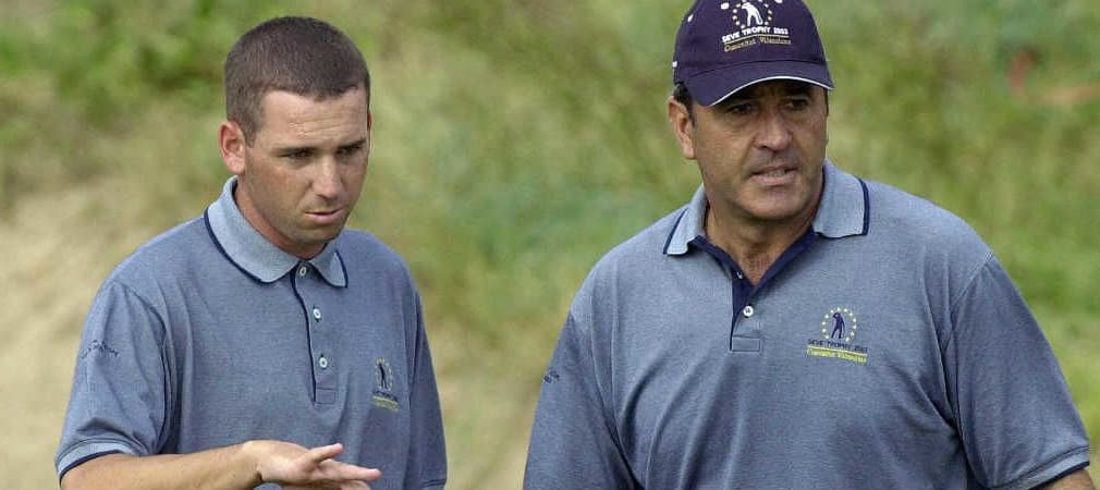 Sergio Garcia (l.) kann am 60. Geburtstag von Legende Seve Ballesteros sein erstes Major beim US MAsters Tournament gewinnen.