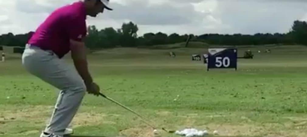 Jon Rahm übt Flop-Shots mit einem Eisen 6 bei der Open de France in Paris. (Foto: Twitter@AussieGolfer)