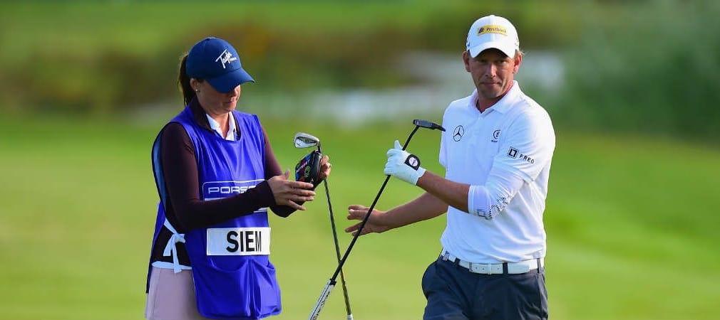 Marcel Siem mit seiner Frau am Bag bei der Porsche European Open. (Foto: Getty)