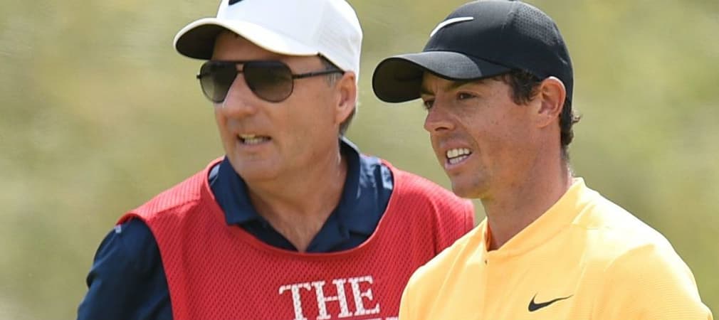 Rory McIlroy (r.) war viele Jahre erfolgreich mitseinem Caddie JP Fitzgerald auf den Touren unterwegs.
