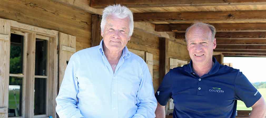 Alexander Freiherr von Spoercken (l) und GolfCity Geschäftsführer Hermann Bögle auf ihrer Anlage in München-Puchheim. (Foto: Golf Post)