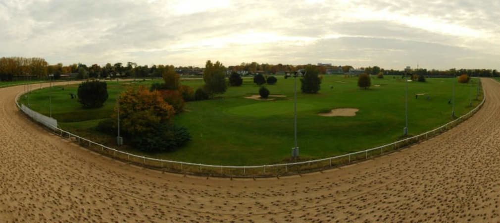 Die GolfRange Anlage in Dortmund ist teilweise von einer Pferderennbahn eingefasst. (Foto: GolfRange)