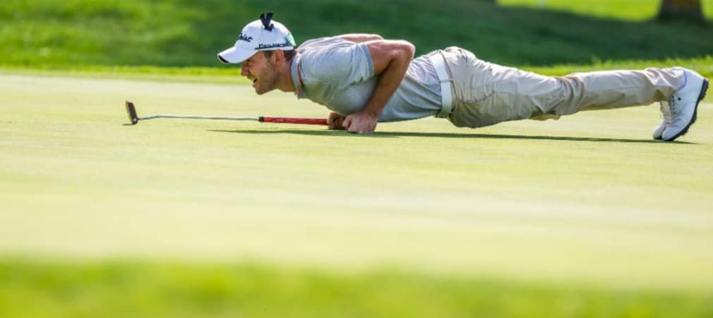 Omega European Masters Maximilian Kieffer scheint mit der Spitze auf Tuchfühlung gehen zu wollen. (Foto: Getty)