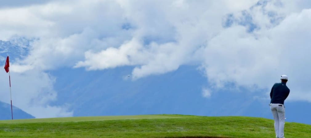 Vor einer traumhaften Kulisse zeigen die Profis beeindruckende Schläge beim Omega European Masters. (Foto: Getty)