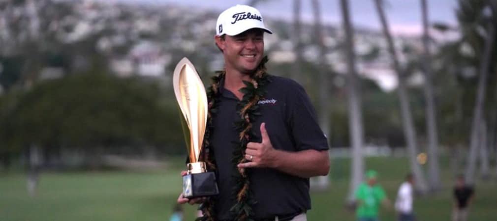 Ganz lässig: Patton Kizzire feiert seinen Sieg bei der Sony Open auf Hawaii. (Foto: twitter.com/PGATOUR)