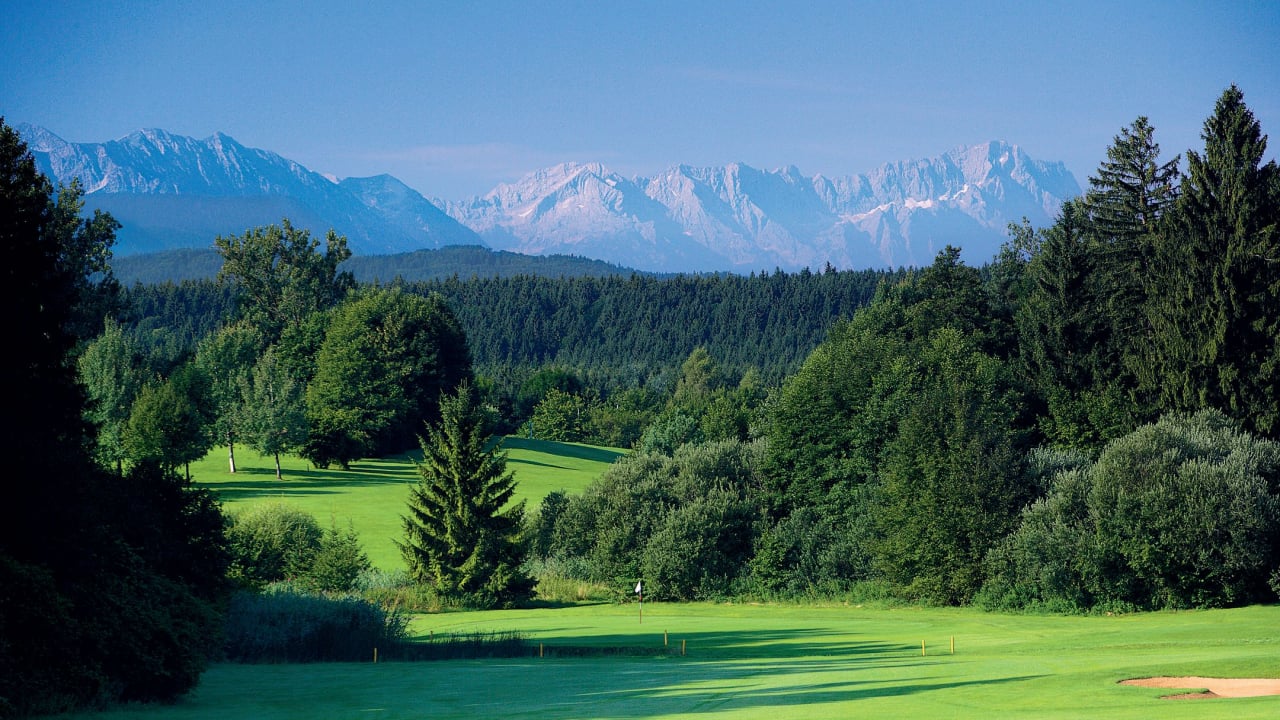 Bei der Golf Post Weihnachtstombola könnt Ihr Euch die Feiertage noch etwas versüßen. Wir verlosen unter anderem Greenfee-Gutscheine für den Golfplatz Iffeldorf.