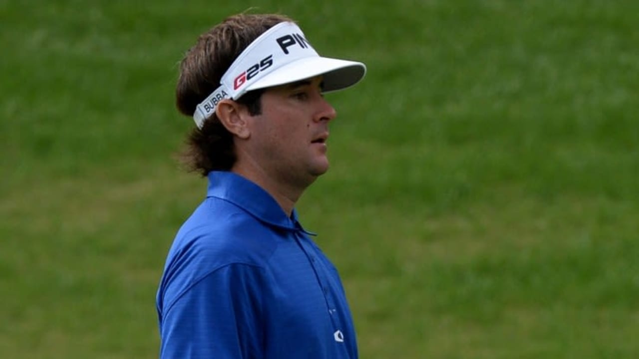 Bubba Watson holte auf seinem Flug kurzerhand seinen Putter raus und spielte eine Runde quer durchs Flugzeug. (Foto: Getty Images)