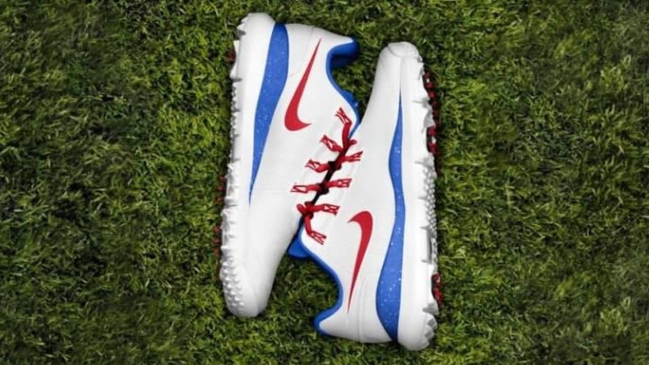 Tiger Woods wird ab sofort mit diesen Schuhe über die Grüns der Golfclubs laufen. Designed wurde das Modell von seinem Fan Dane Thompson. (Foto: twitter.com/TigerWoods)