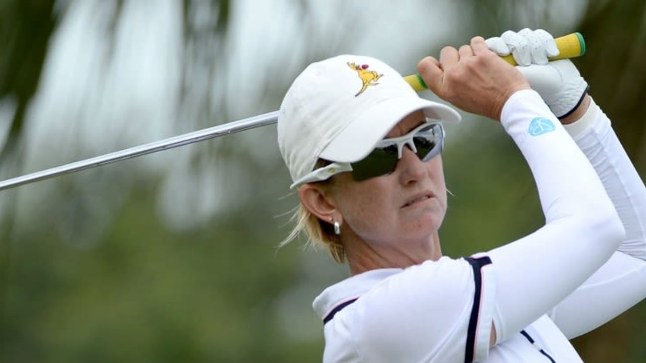 Die Australierin Karrie Webb verteidigte am zweiten Tag der HSBC Women's Champions die Führung und steuert somit auf ihren zweiten Saisonsieg zu