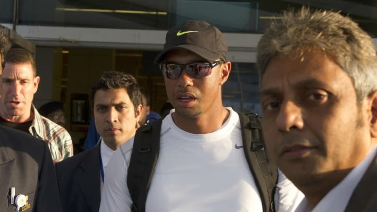 Zum ersten Mal in Indien, aber das hat sich gelohnt - Tiger Woods bei seiner Ankunft in Neu Dheli. (Foto: Getty)