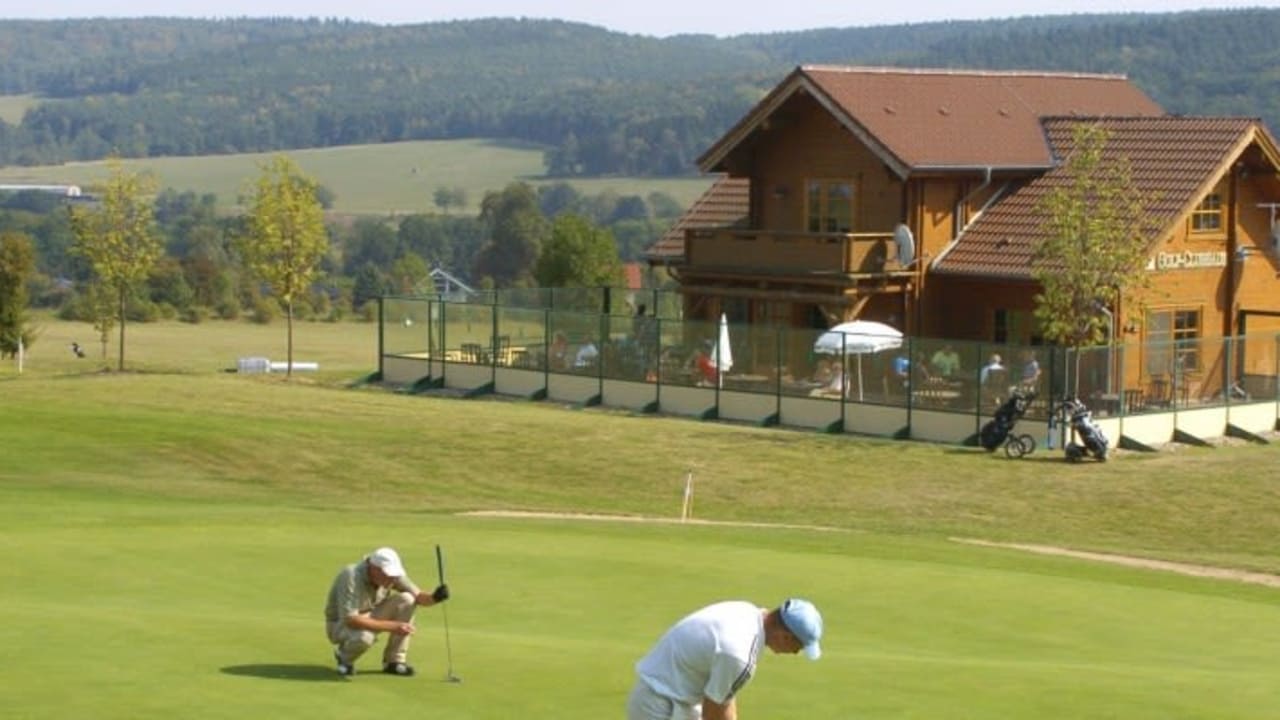 Schnuckliges Clubhaus: Der Golfclub Meisdorf. (Foto: Meisdorf)