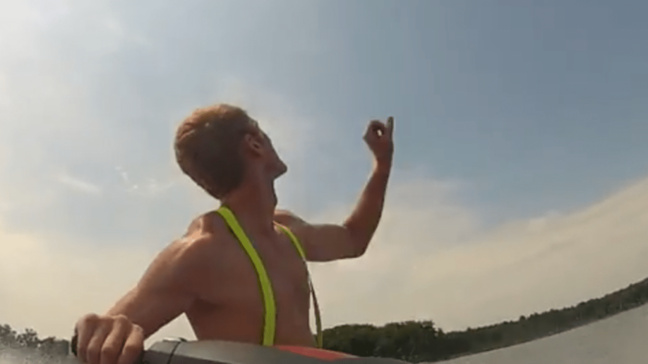 Und, fängt er ihn? Starker Catch des hippen Typen! (Foto: Youtube)