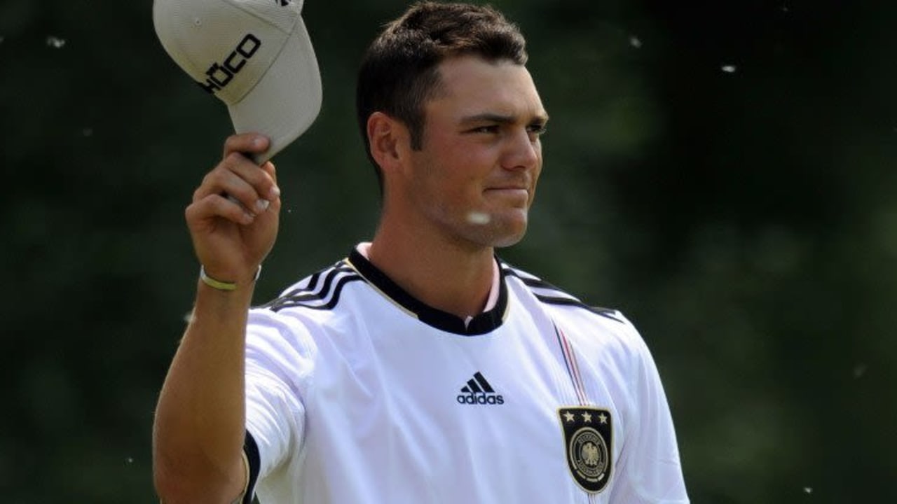 Martin Kaymer stattet nach der BMW PGA Championship der Deutschen Nationalmannschaft im Trainingslager einen Besuch ab.