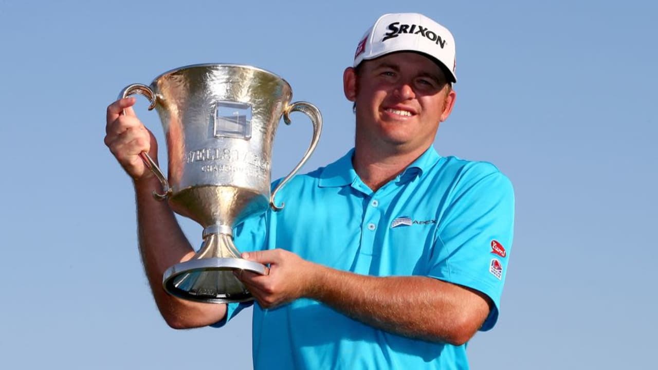 J.B. Holmes mit dem Pokal der Wells Fargo Championship