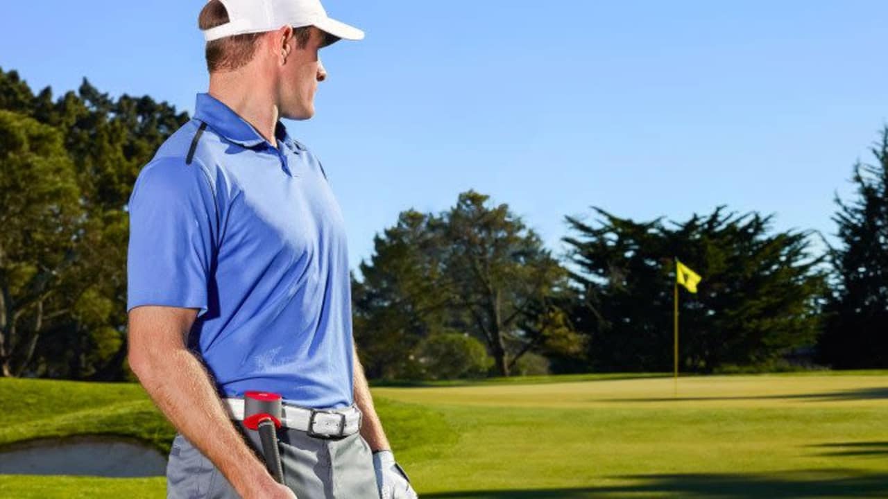 Ein Chip auf dem Schläger und ein Kästchen am Gürtel - mehr braucht es nicht um seine Runde nachvollziehen zu können. (Foto: Game Golf)