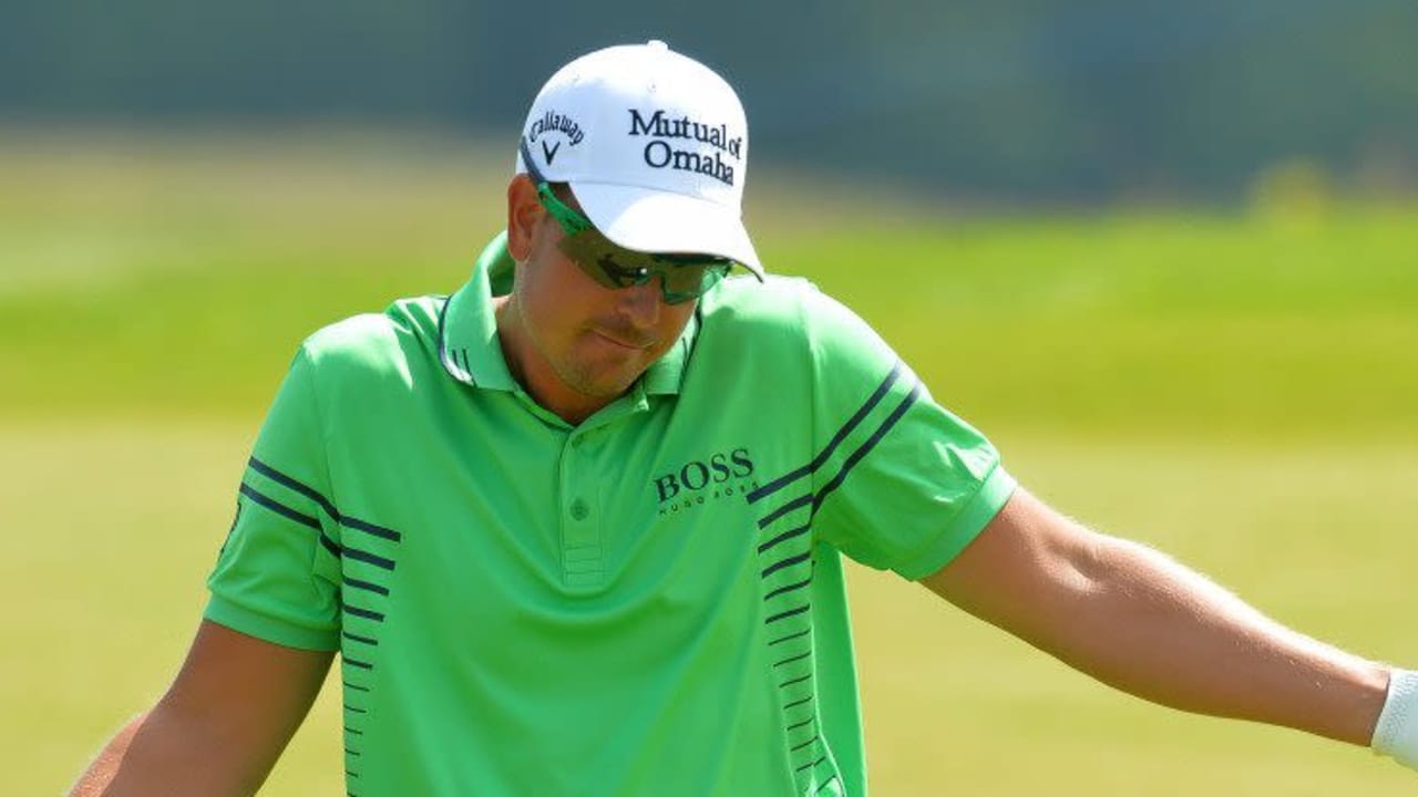 Er weiß selber nicht, wie genau das abgelaufen ist - auf jeden Fall ist Henrik Stenson nach seiner 64 am Moving Day in geteilter Führung. (Foto: Getty)