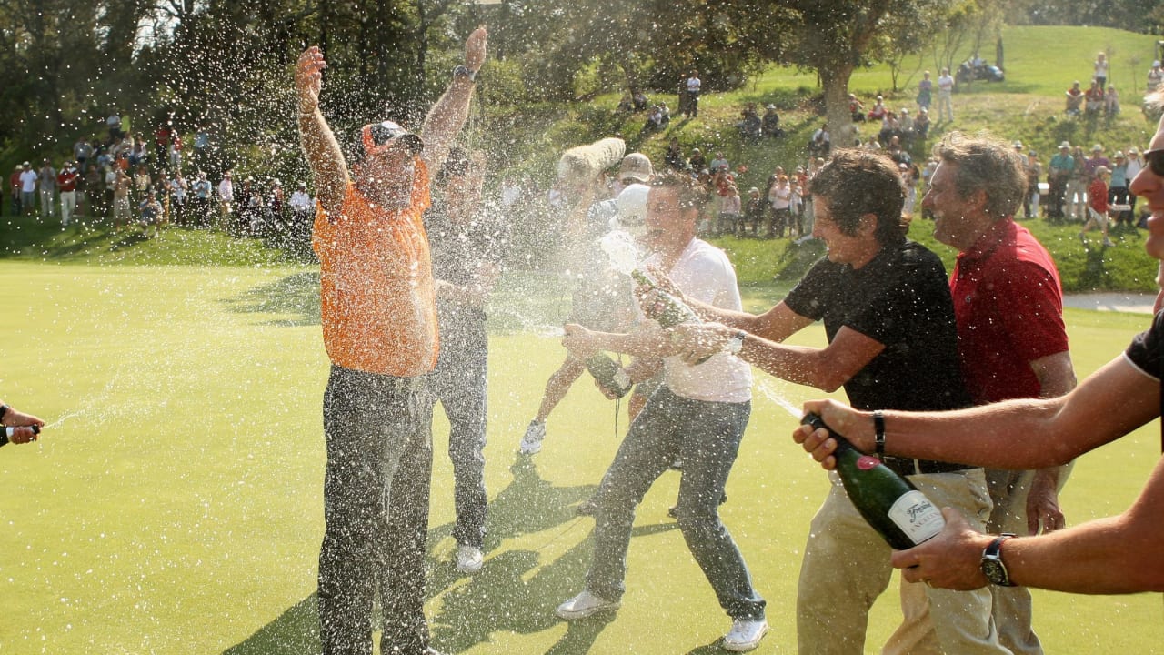 Wilson wird 100 und gibt einen aus. gewinnt ein Golfwochenende mit Turnierteilnahme, Galaabend und Übernachtung für zwei Personen.