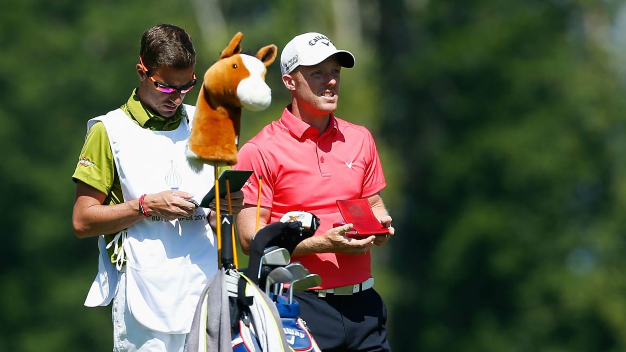 David Horsey aus England und sein Caddy fällten die richtigen Entscheidungen bei der Russian Open. (Foto: Getty)