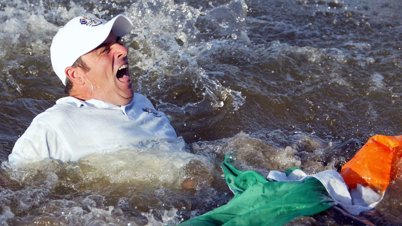 Der Rookie von 2002 ist Captain 2014 - Paul McGinley bei seinem legendären Bad. (Foto: Getty)