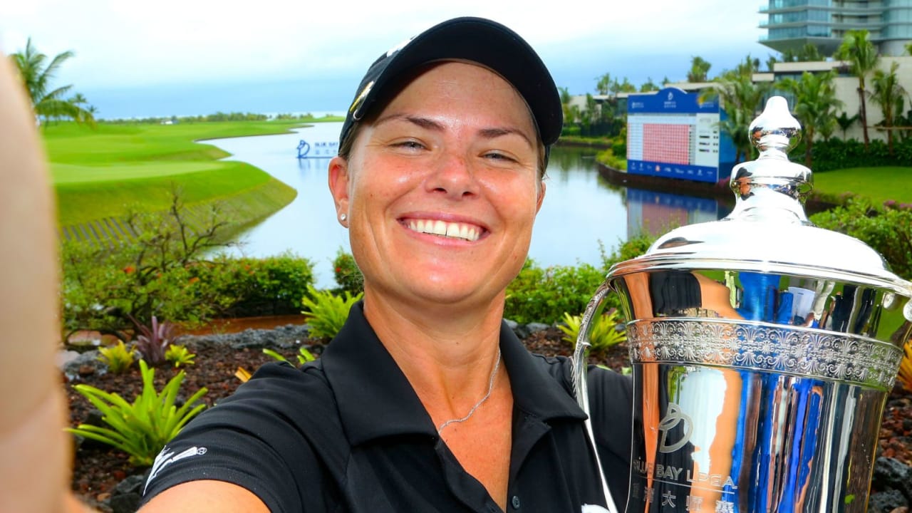 Viel Regen, eine Entscheidung erst am Montag, eine starke Caroline Masson und Siegerin Lee-Anne Pace - das brachte die erste Auflage der Blue Bay LPGA.