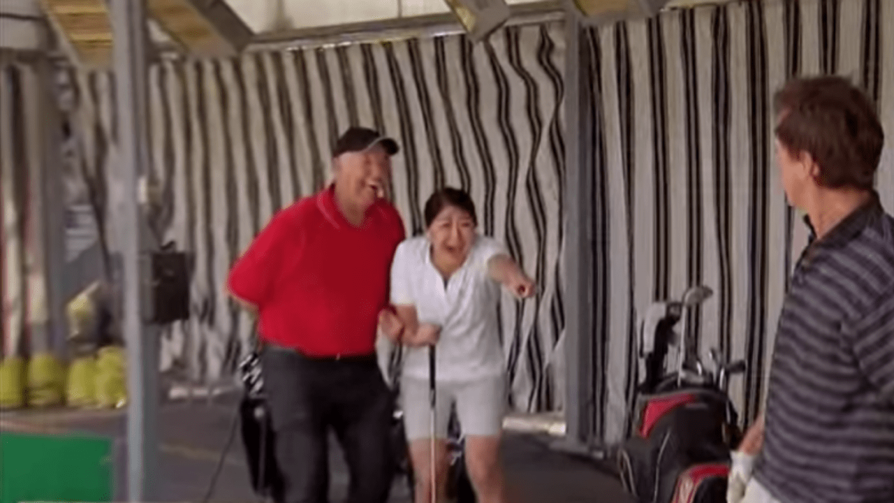 Der Alptraum eines jeden Anfängers - die Lachnummer auf der Driving Range sein. (Foto: Youtube)