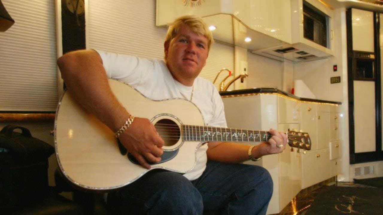 Erstmal mit der Band durchstarten, dann die eigene Radio Show - läuft für John Daly. (Foto: Getty)