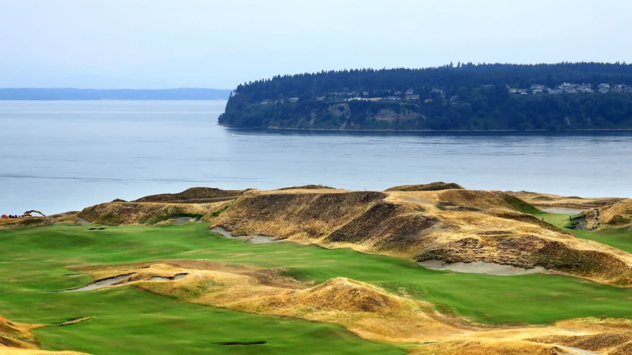 Ein Blick von links nach rechts: Die 18, die Eins und die Zehn von Chambers Bay. (Foto: Getty)