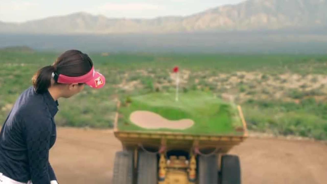 Caterpillar will mit einem Golfwerbespot die neuen Modelle des Herstellers präsentieren. (Foto: Youtube)