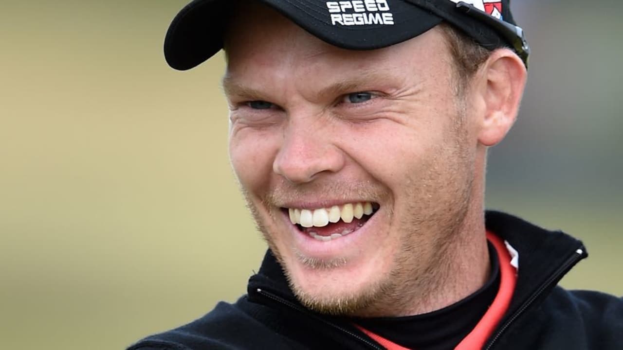 Danny Willett, Führender nach Tag 2 in St. Andrews, freut sich über die Glückwünsche von zuhause. (Foto: Getty)