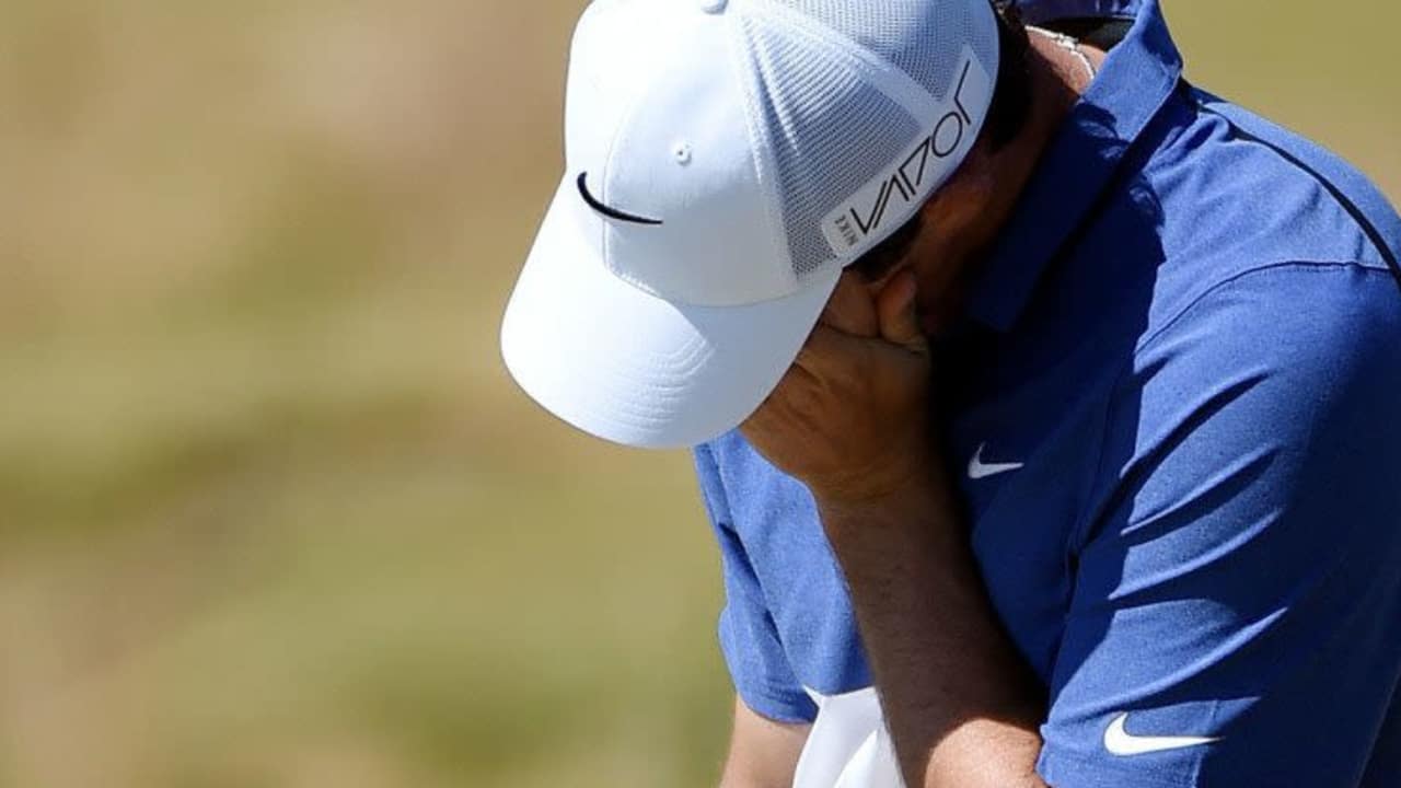 Großes Pech für den fußballbegeisterten Rory McIlroy. Er verletzte sich beim Kicken am Fuß.