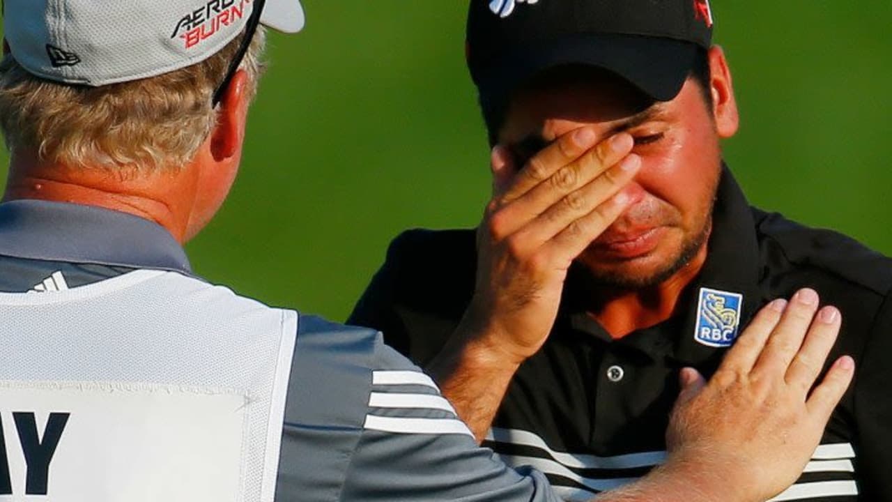 Colin Swatton (l.) ist für Jason Day mehr als nur der Caddie an der Tasche des frisch gebackenen Majorsiegers.