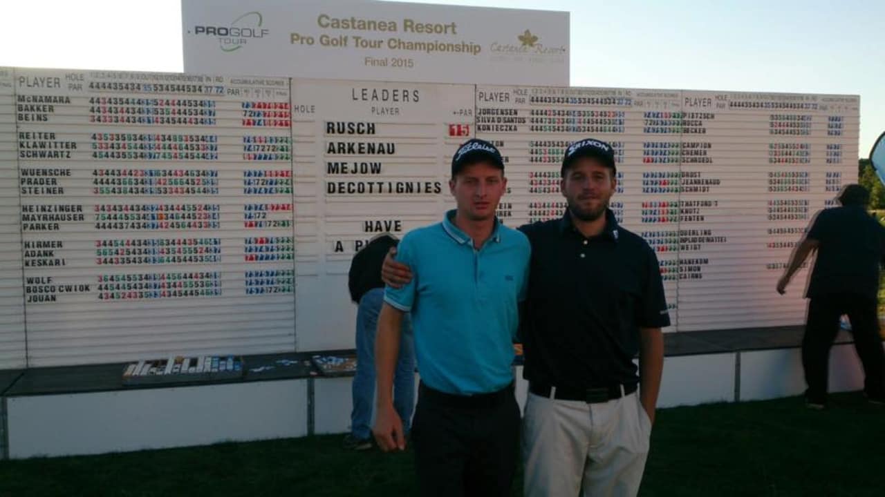 Moritz Klawitter (re.) mit Freund und Caddie Marcel Maurice Wilke beim Saisonfinale der Pro Golf Tour. (Foto: Moritz Klawitter)