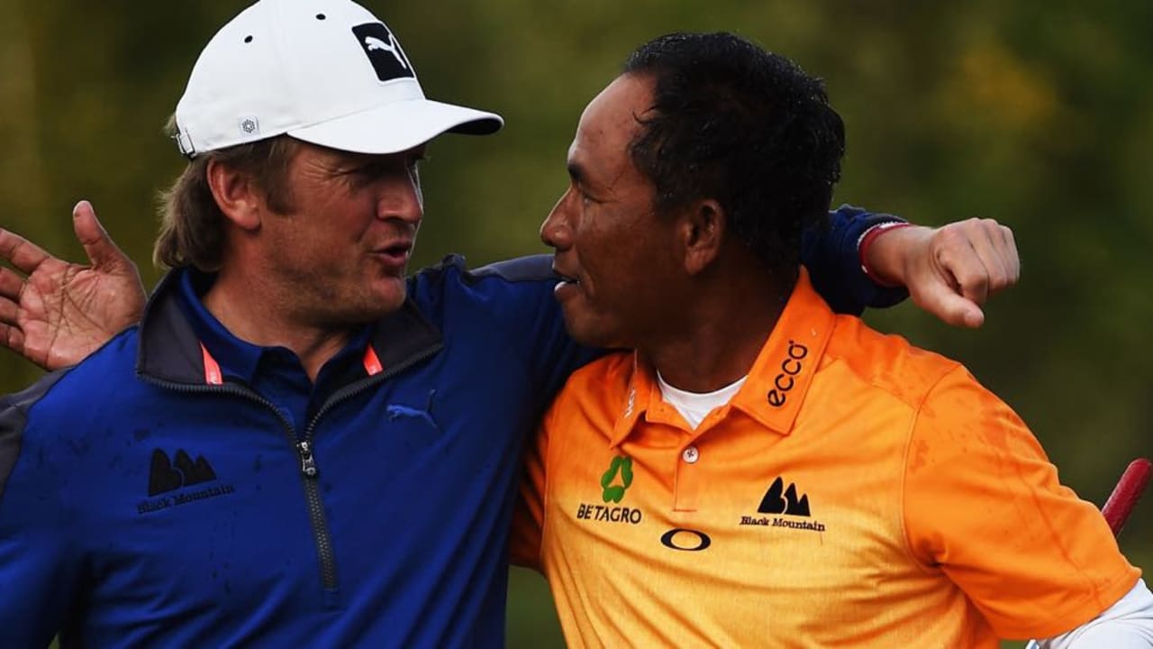 Sieger der European Open 2015, Thongchai Jaidee (re.), und Pelle Edberg im Sept. 2015. (Foto: Getty)