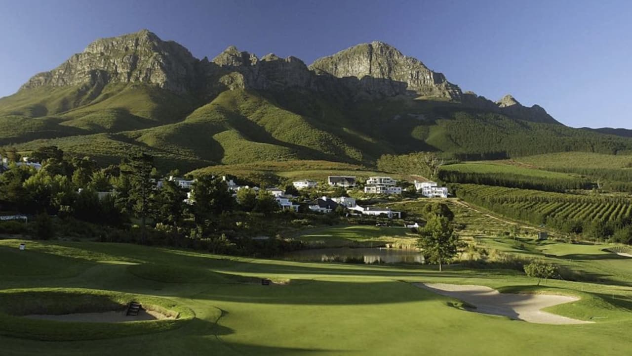 Der Erinvale Golf Club mit Blick auf den Helderberg bei Kapstadt. (Foto: Getty)