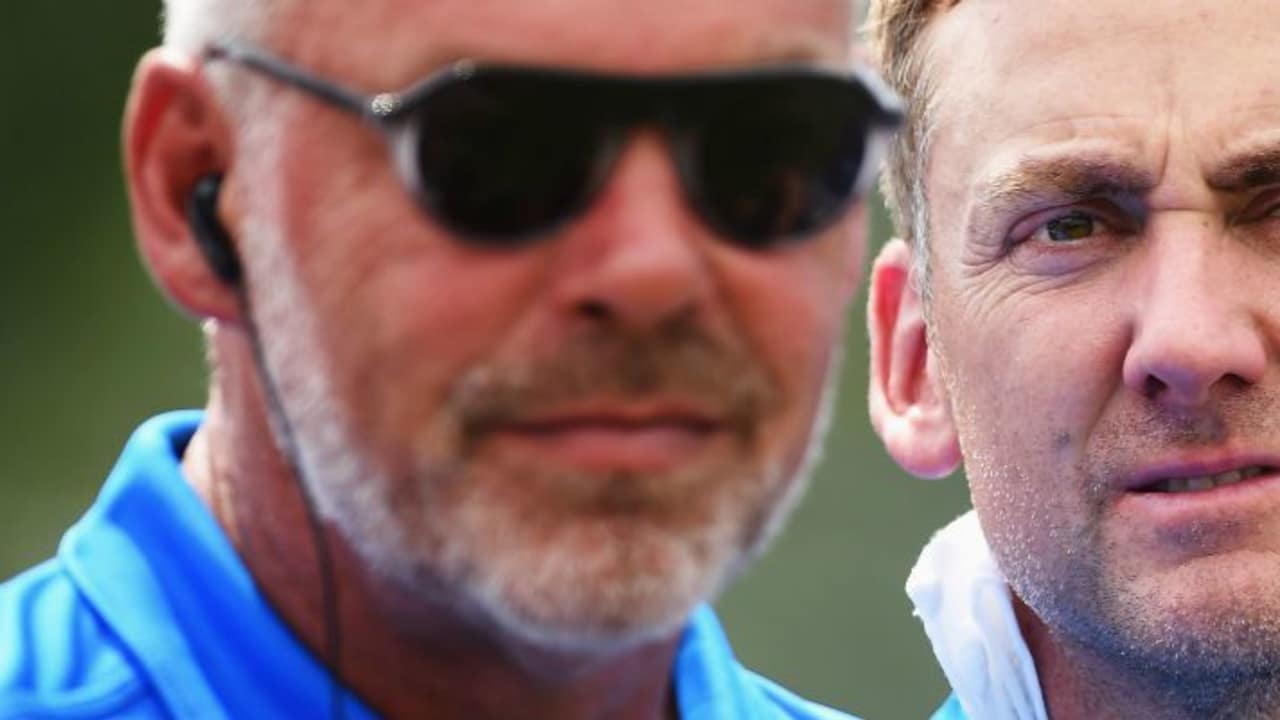 Ryder-Cup-Kapitän Darren Clarke (l.) sieht Ian Poulter und Lee Westwood nach dem Sieg im EurAsia Cup sicher im Team für Hazeltine.