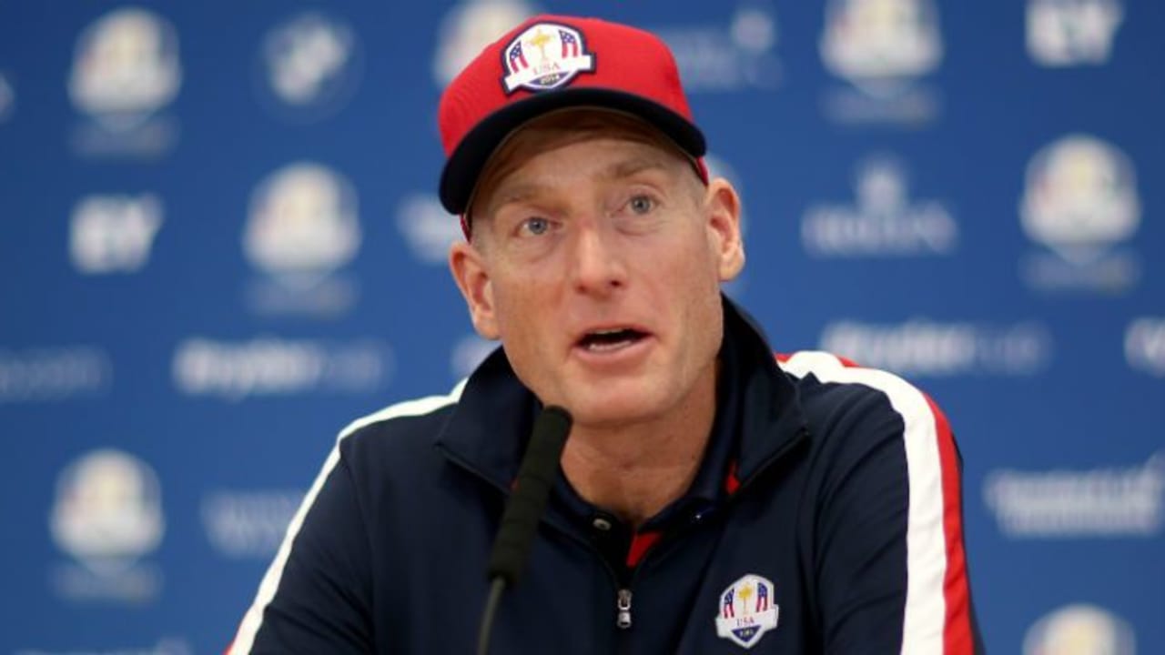 Zum Zuschauen verdammt: Jim Furyk muss unters Messer und fällt wohl drei Monate aus. (Foto: Getty)