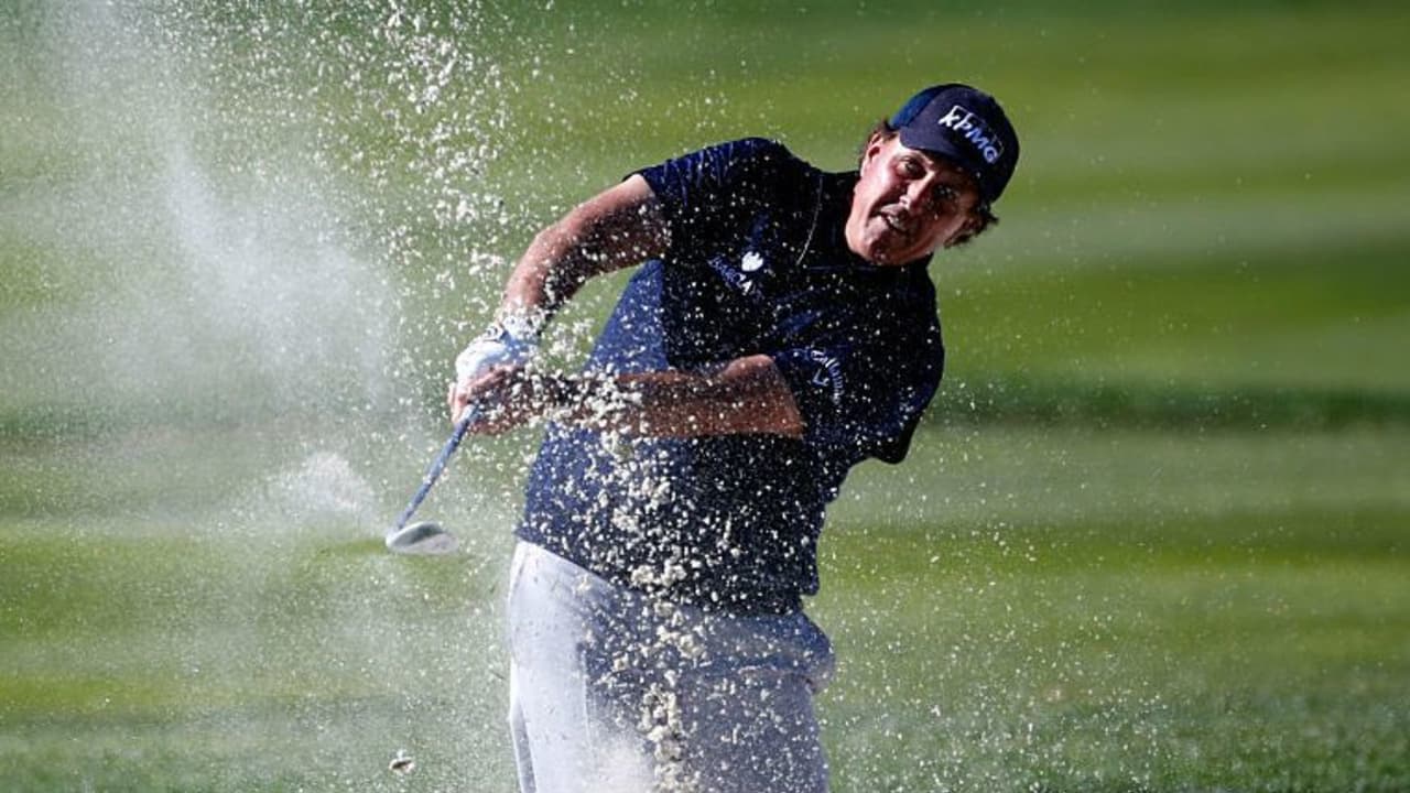 Phil Mickelson geht als Führender ins Finale von Pebble Beach. (Foto: Getty)