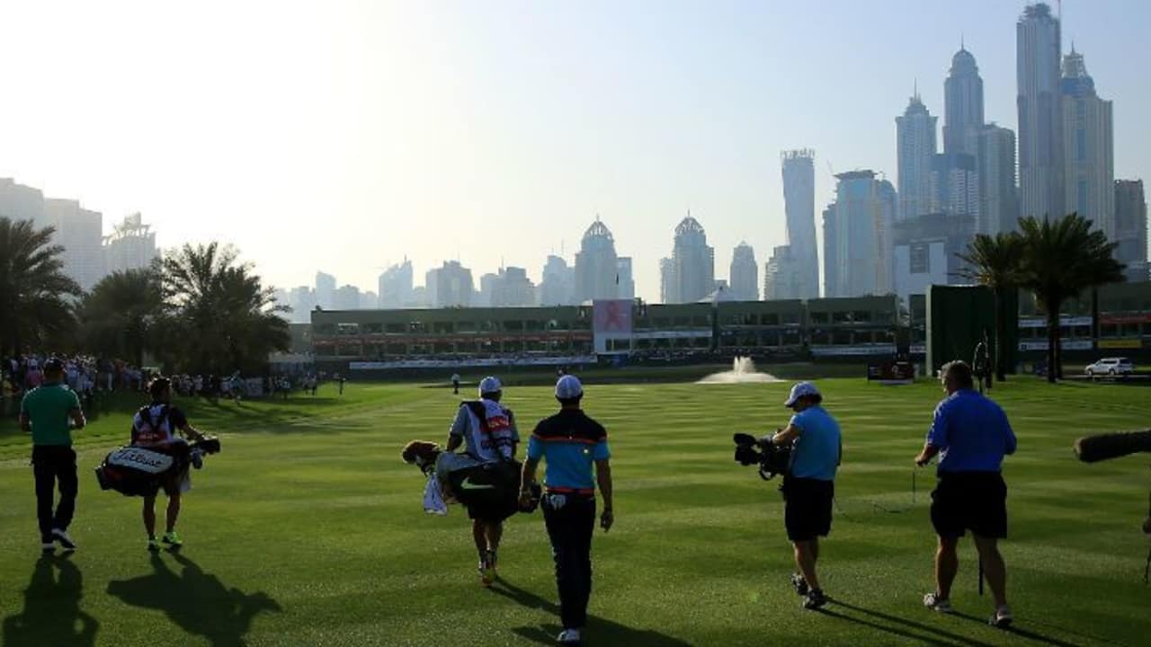 Vor der imposanten Kulisse der Wolkenkratzer in Dubai will Rory McIlroy seinen Titel verteidigen. (Foto: Getty)