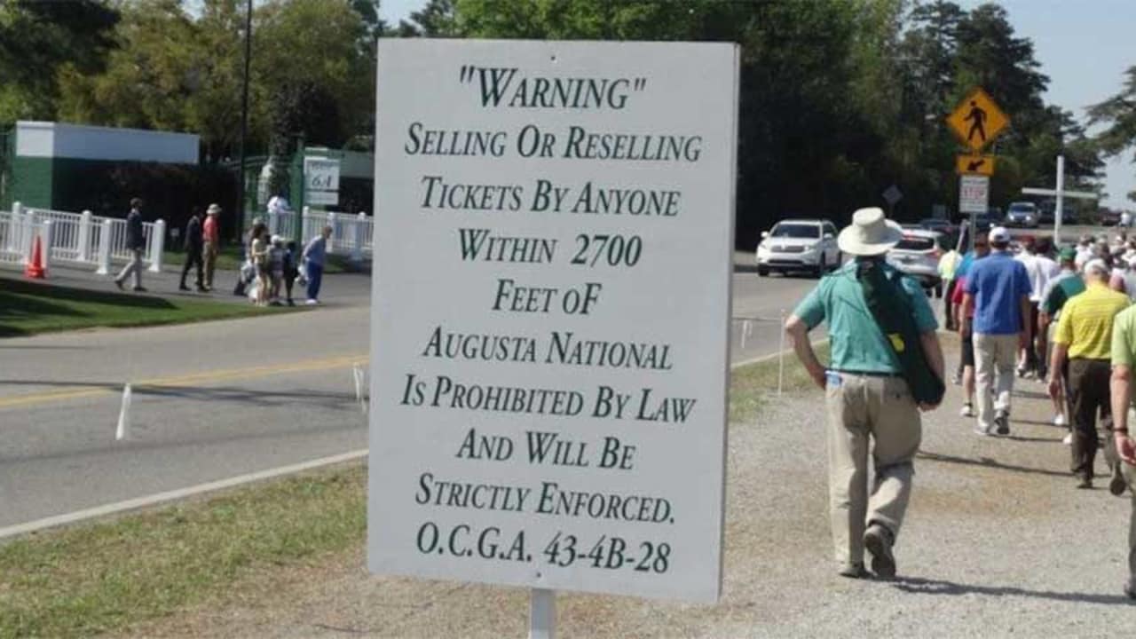 Schildern warnen die Verkäufer von Tickets. (Foto: Golf Post)